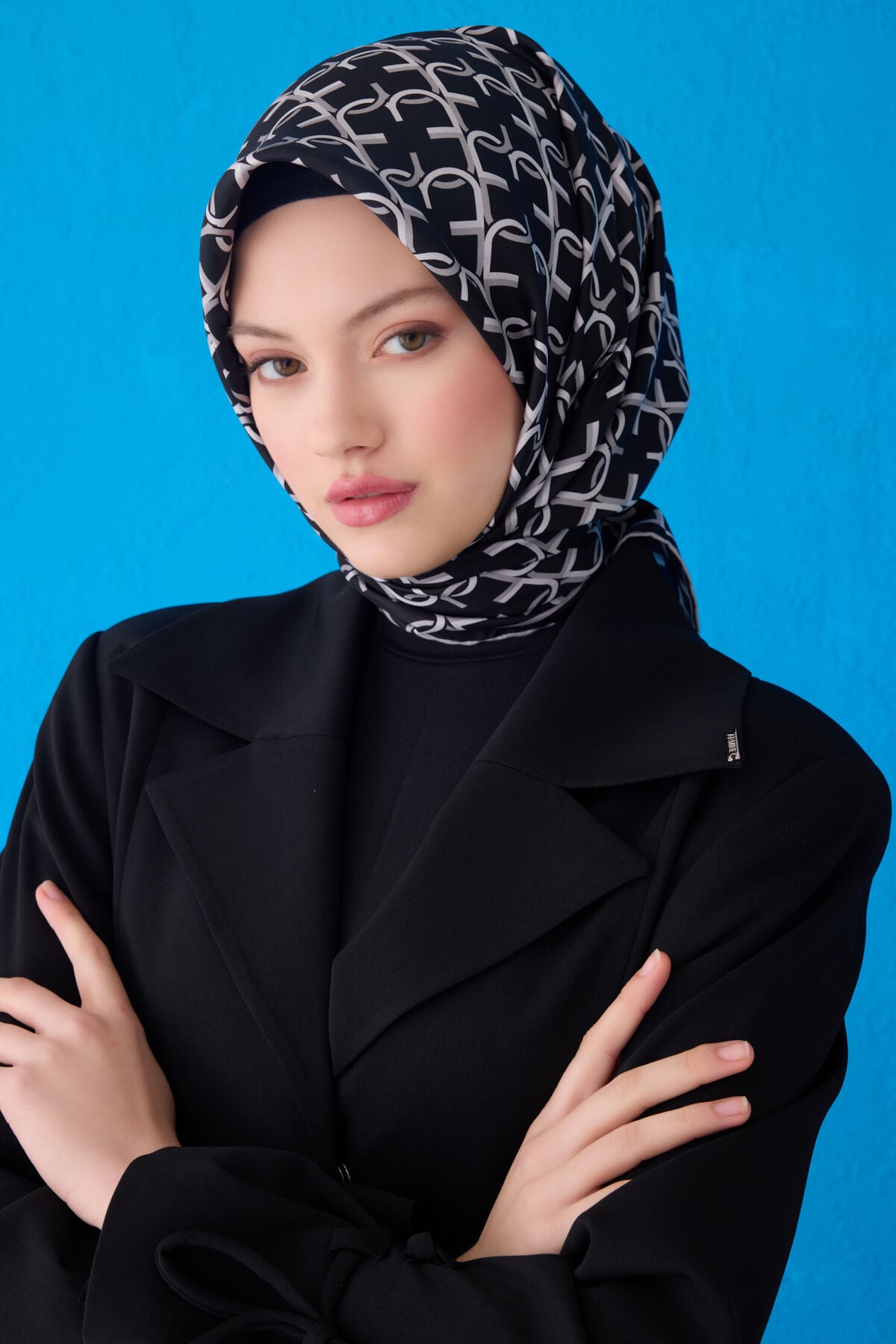 Saf İpek Eşarp 4102D (Twill İpek) 90 x 90 Siyah - Beyaz Siyah - Beyaz