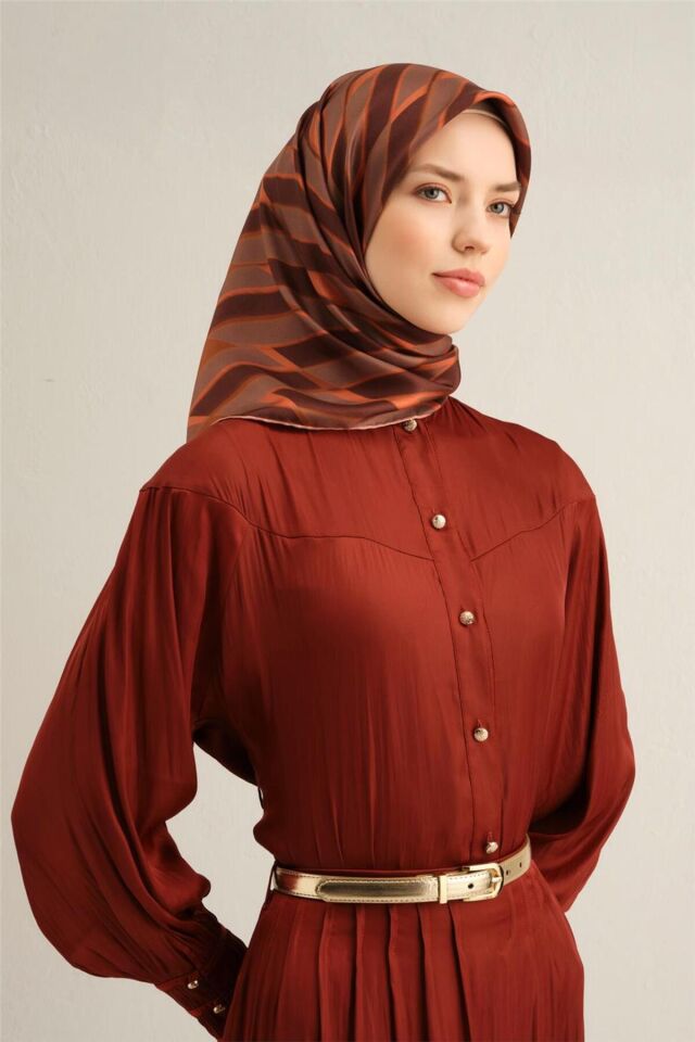 Geometrik Desenli Saf İpek Sura Eşarp 9325D 80 Kahverengi̇