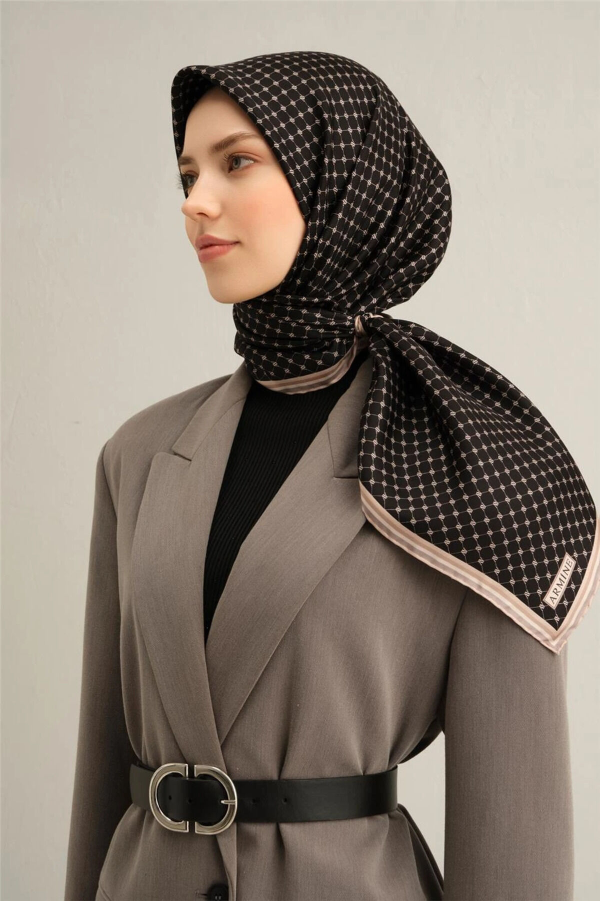 2025  İLKBAHAR - YAZ - DJ SAF İPEK EŞARP  ( SURA)-9345D01 Siyah - vizon 07 - 90x90 - 90 x 90
