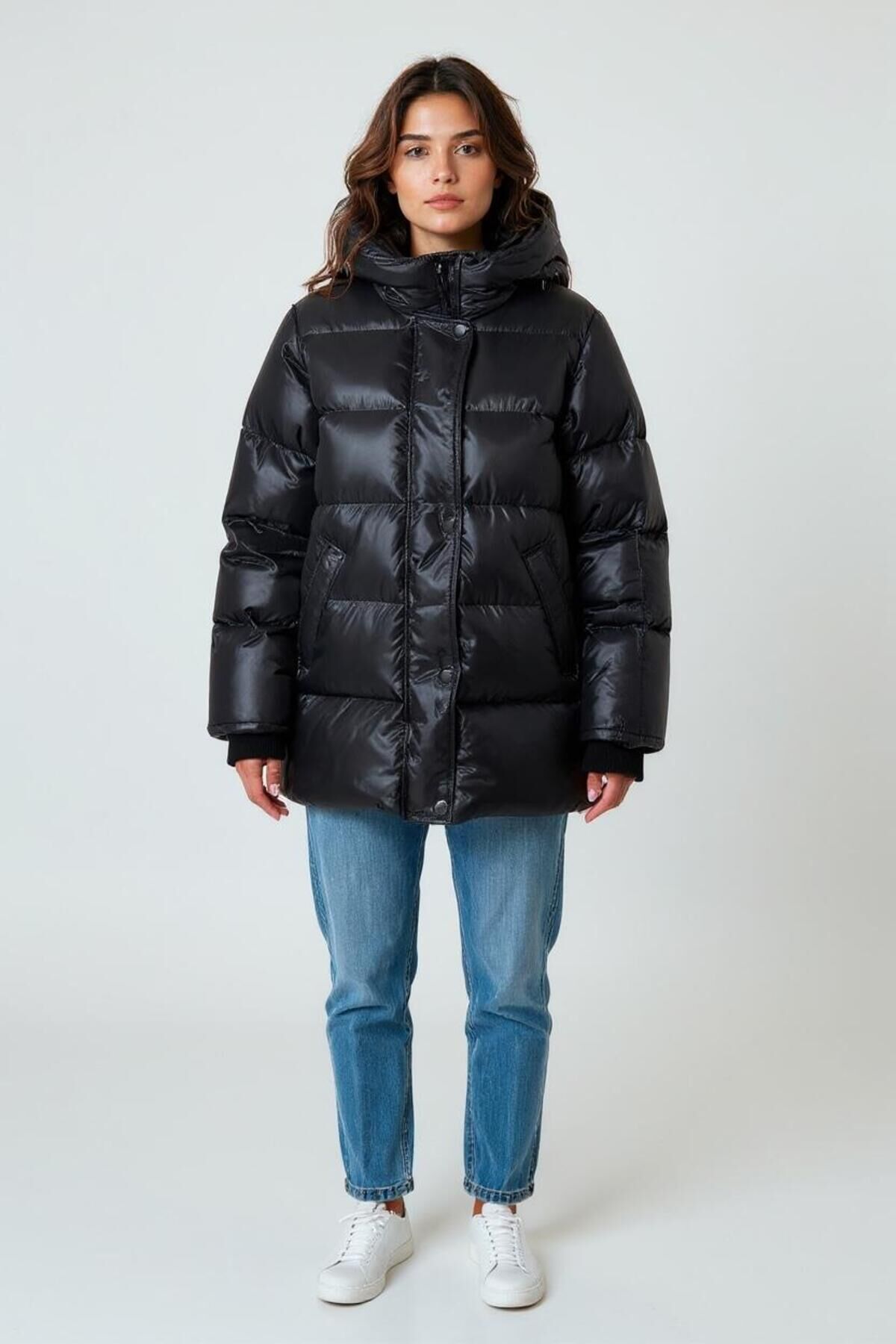Kadın Siyah Tam Dolum Şişme Mont – Kapüşonlu, Ultra Sıcak Tutan, Parlak Kumaş Kışlık Mont (74 cm) Siyah - XL