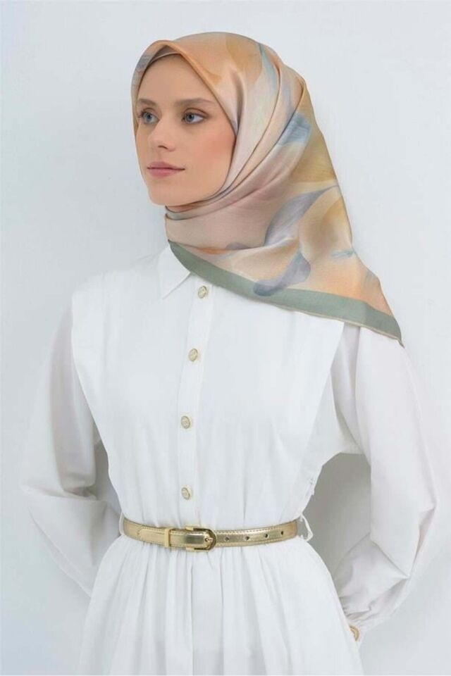 Sura Saf İpek Eşarp 9519 - 37 Yeşil Krem Pastel Desen Yeşil Krem